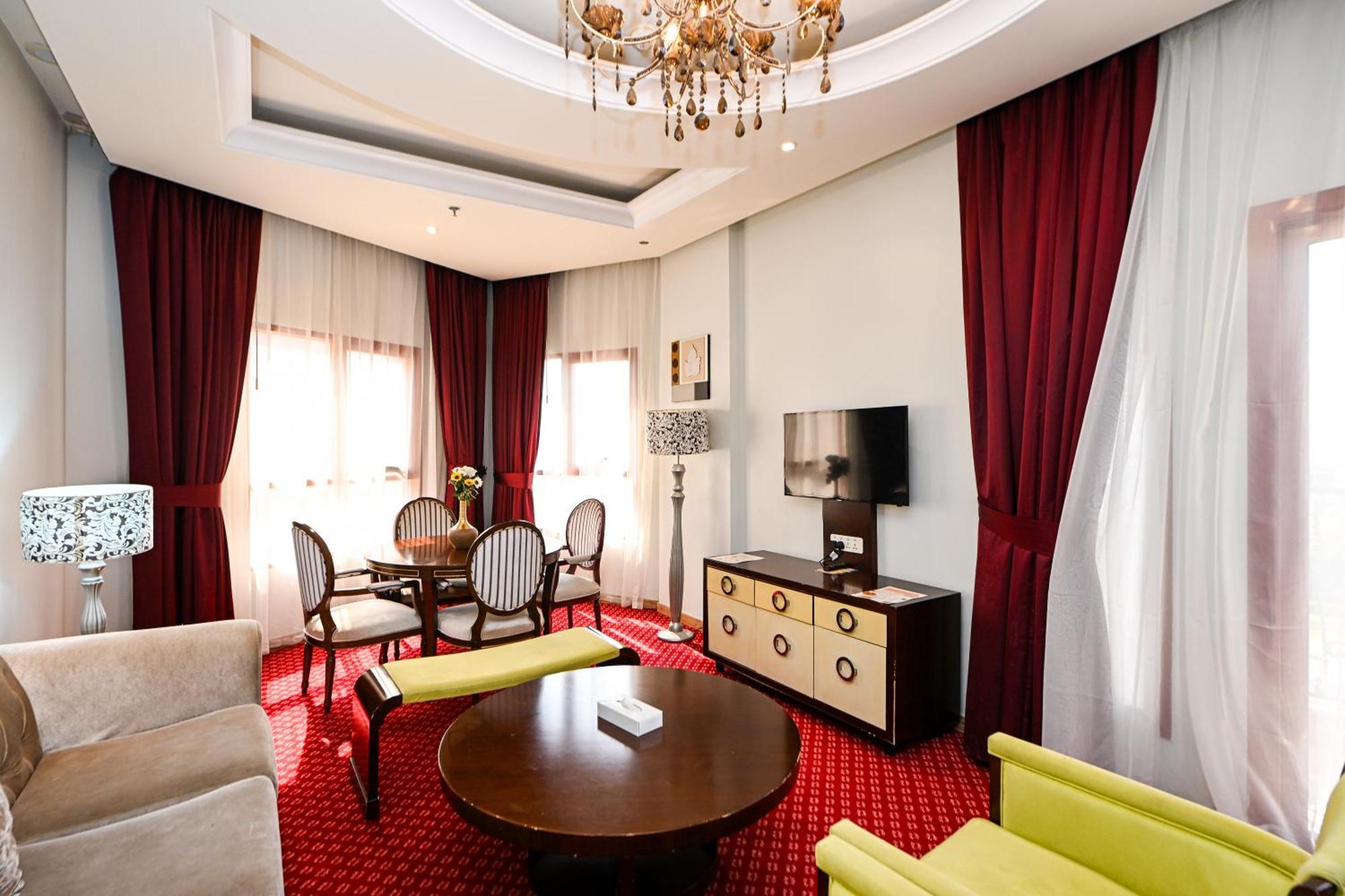 Red Castle Hotel Шарджа Екстер'єр фото